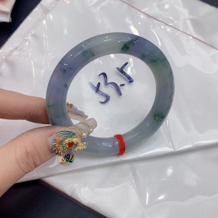 翡翠手镯未镶嵌翡翠手镯