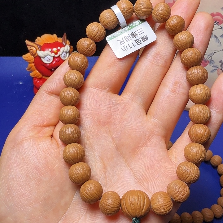 一***秋猴头核桃吊坠凤羽