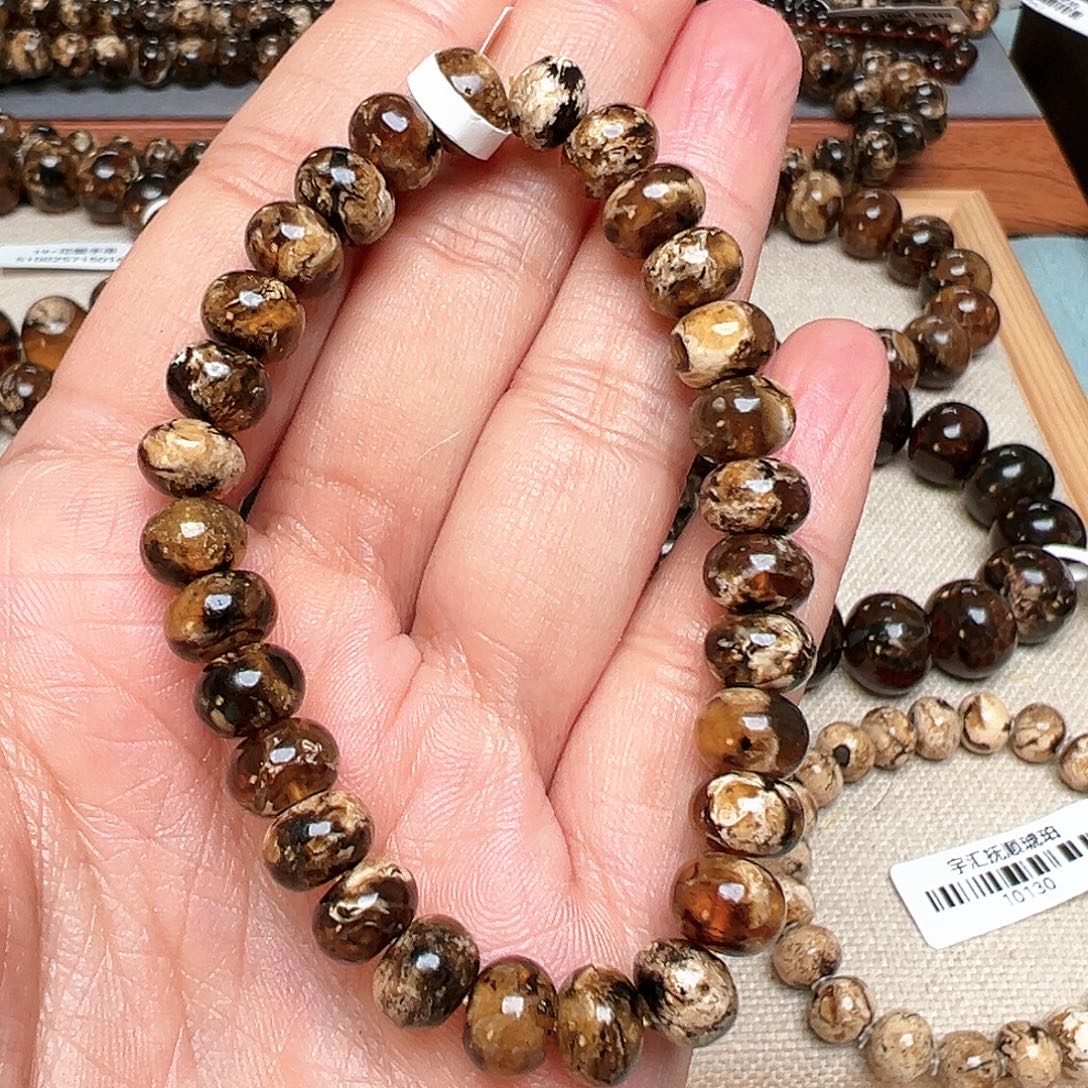 琥珀未镶嵌裸石抚顺琥珀八20610-2