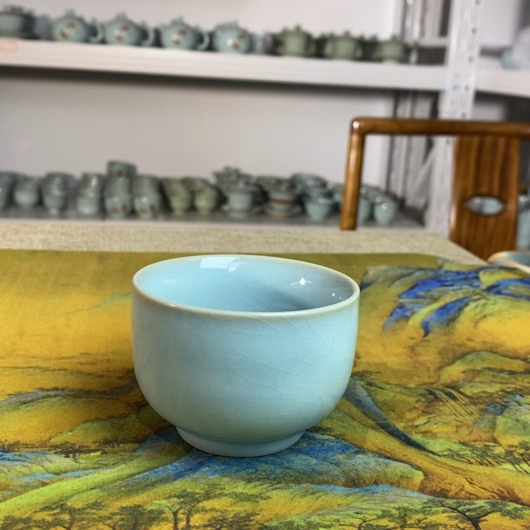 【闪购商品】天青罗汉杯微微瑕。。。。