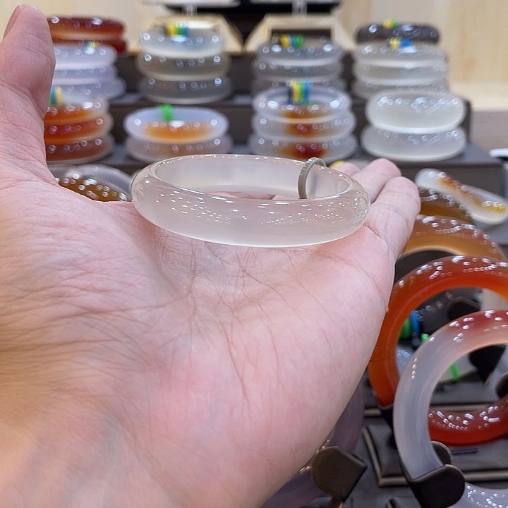 玛瑙/玉髓手镯未镶嵌