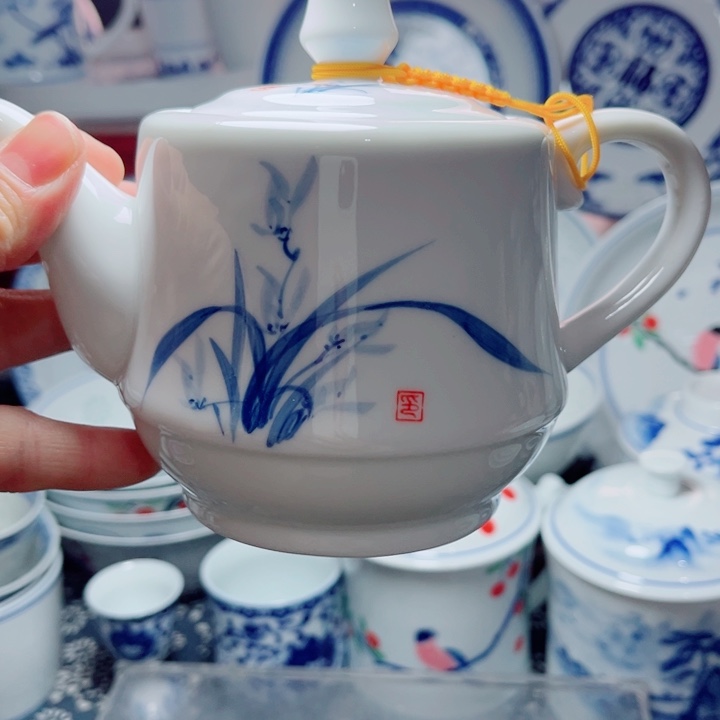  青花玲珑手花兰花小壶