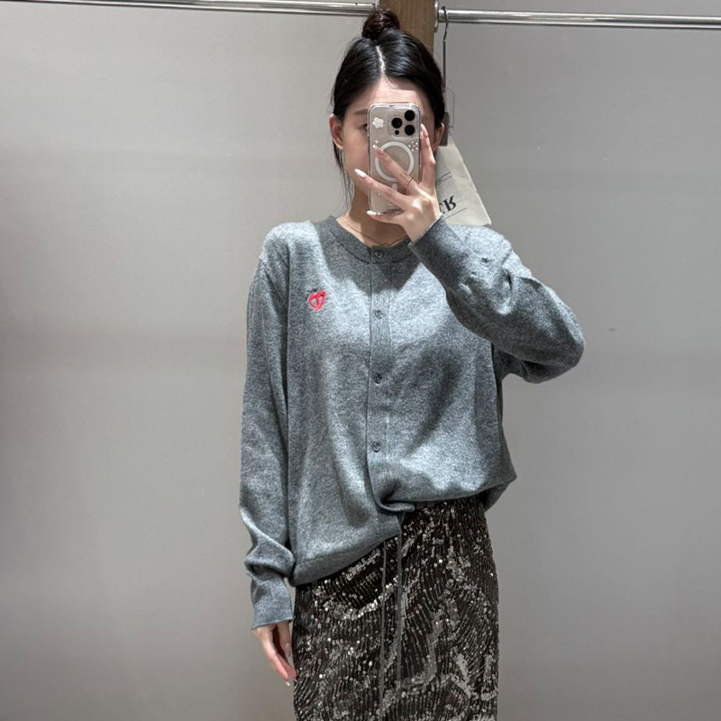 【现货】AVVENN设计师品牌新款25年秋季爱心刺绣毛织开衫上衣针织衫