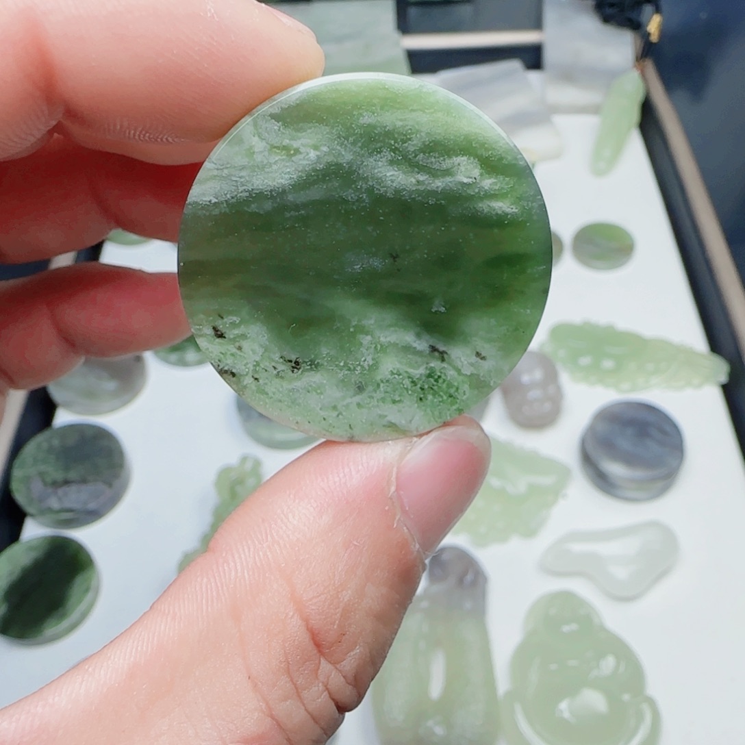 和田玉颈饰未镶嵌。****。