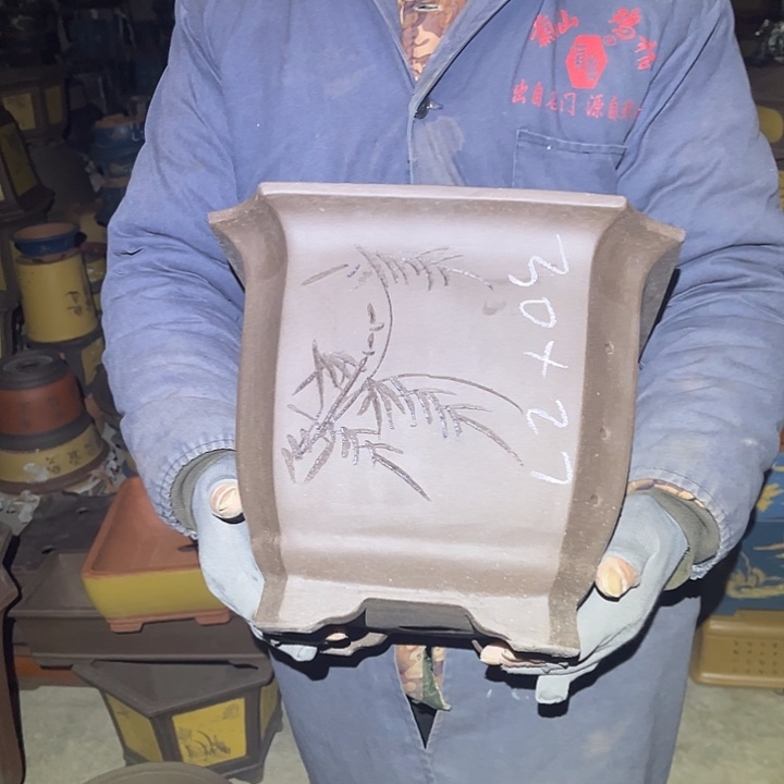 紫砂花盆紫砂花盆和小盆栽