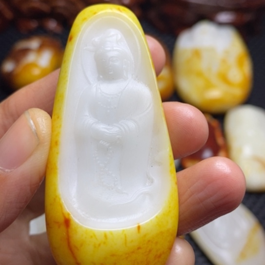 和田玉颈饰未镶嵌