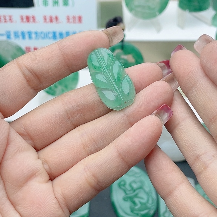 颈饰未镶嵌石英质玉