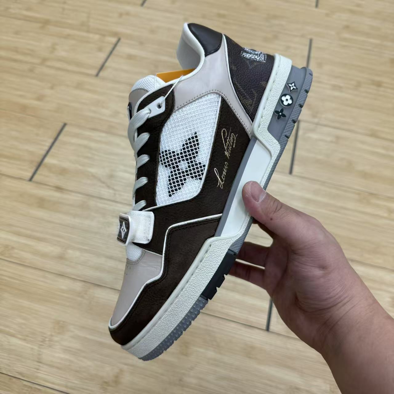 95新 LouisVuitton/路易威登 新款白棕魔术贴trainer奢鞋