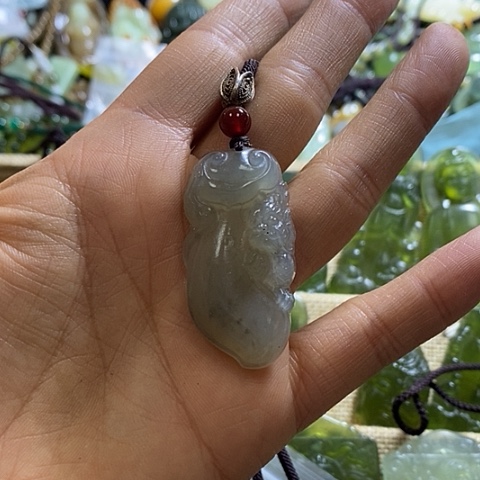 岫玉颈饰未镶嵌挂件