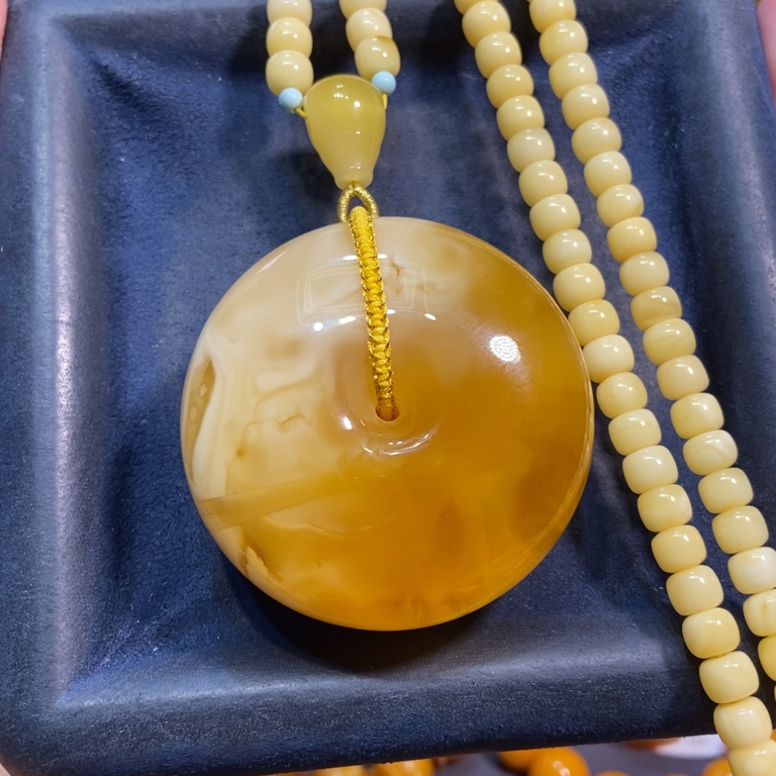 琥珀颈饰未镶嵌蜜蜡
