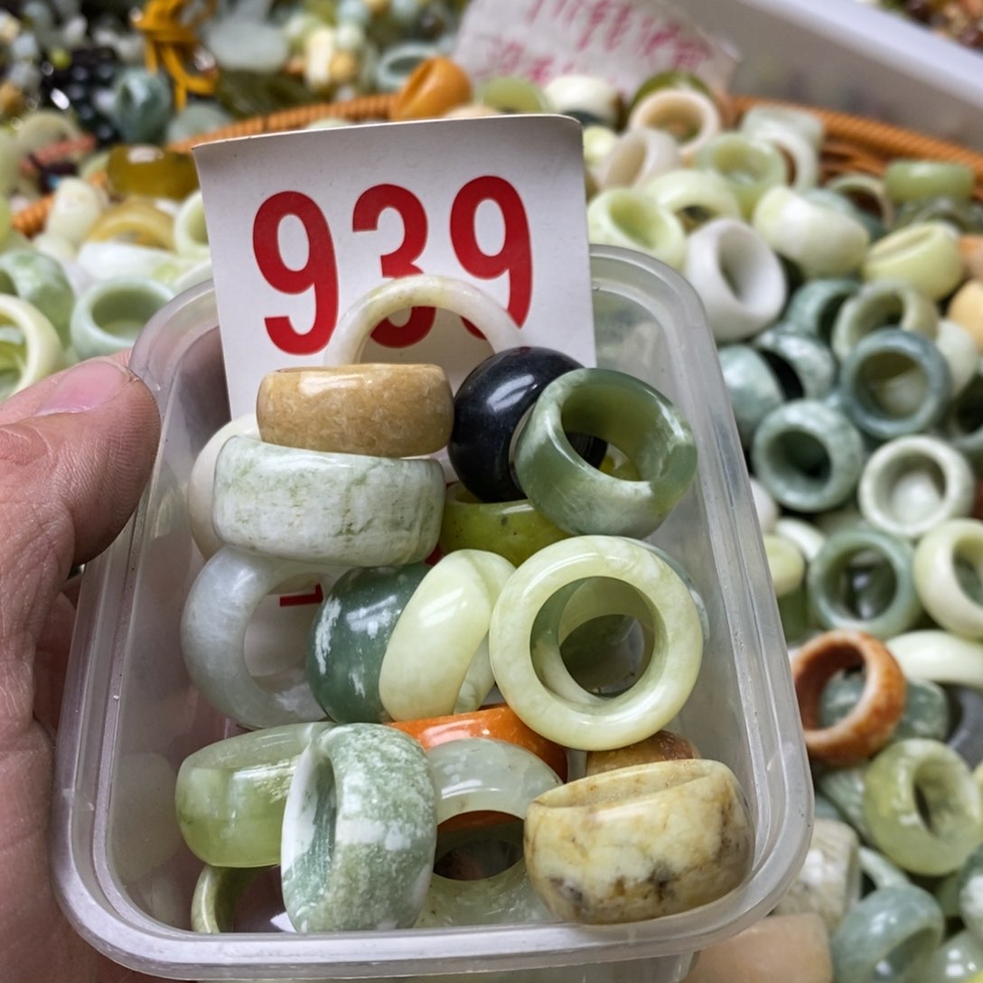 蛇纹石玉挂坠未镶嵌