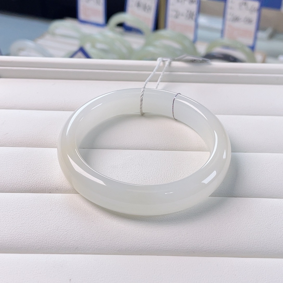 和田玉未镶嵌手镯大漏，无包容，带藕粉