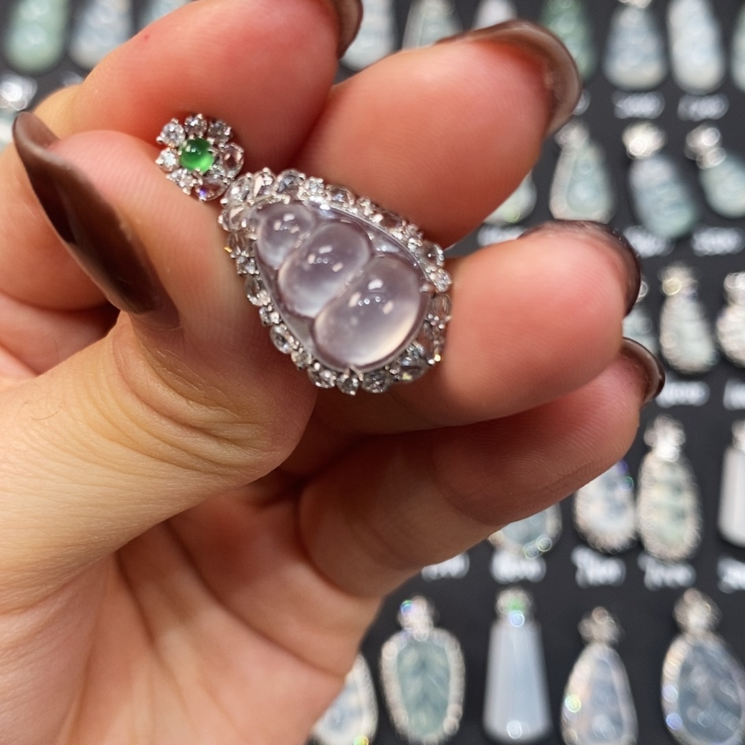 翡翠18K金镶嵌颈饰