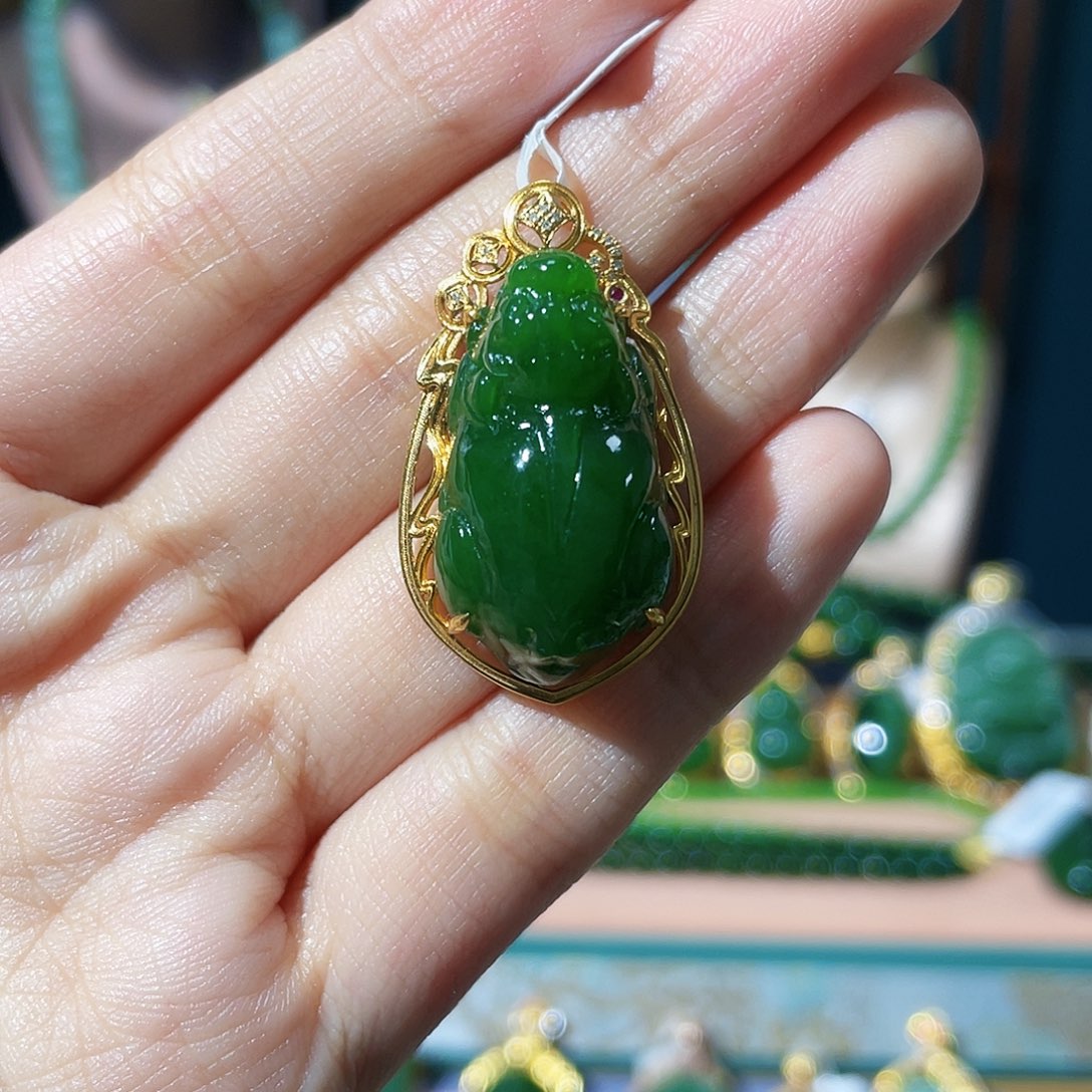 和田玉（碧玉）颈饰18K金镶嵌