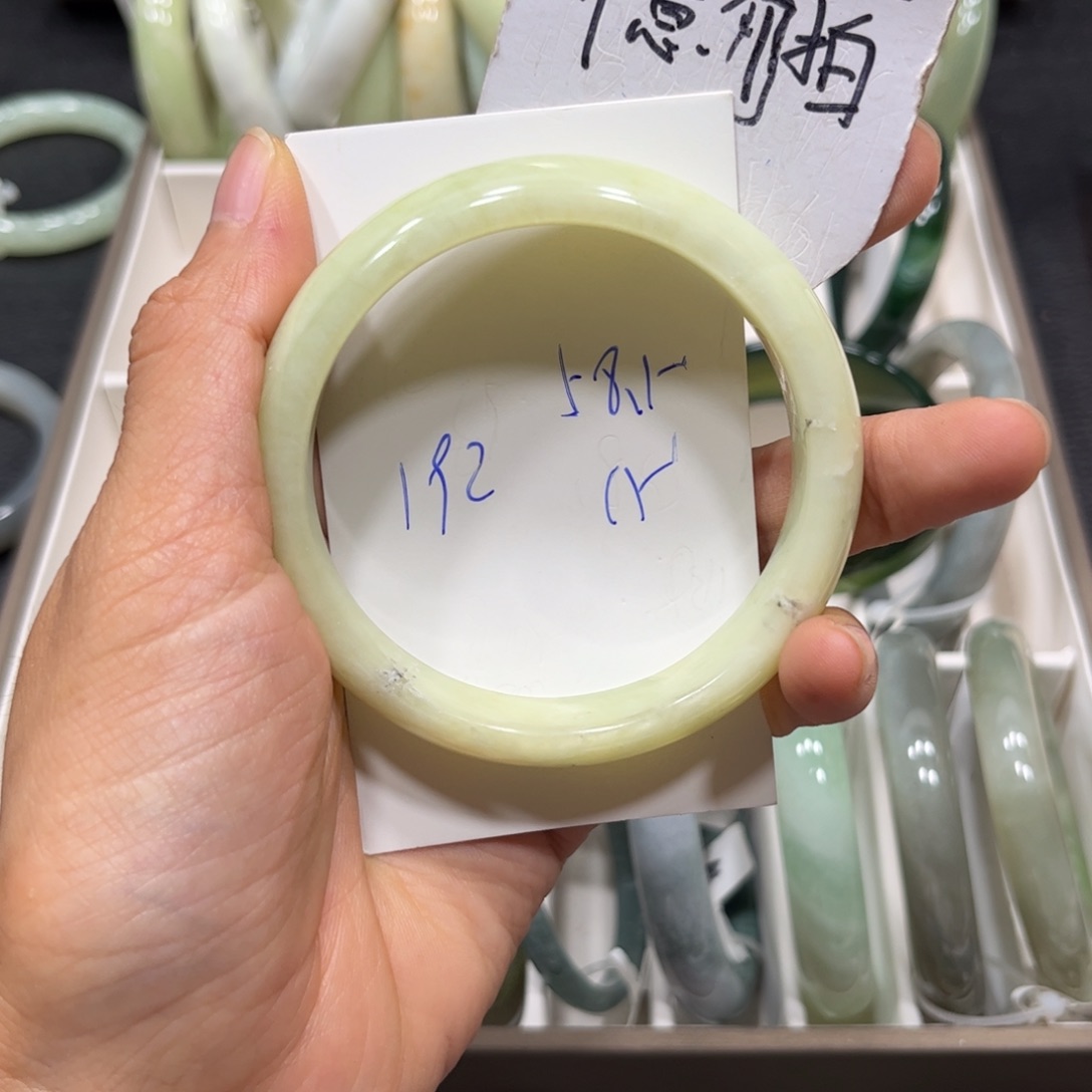 未镶嵌蛇纹石玉手镯