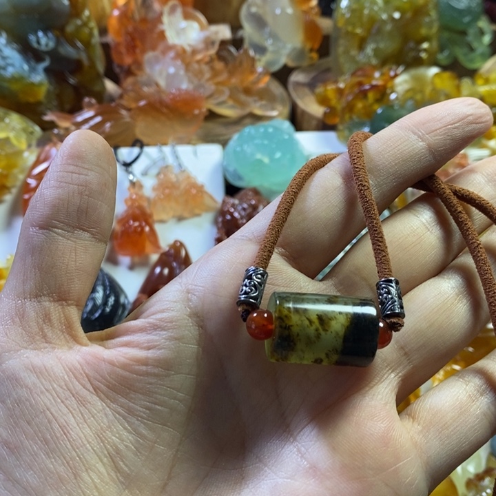 未镶嵌蛇纹石玉颈饰