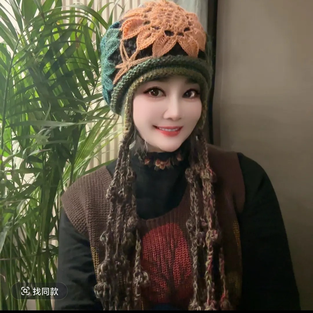 秋冬新款手工钩织保暖双层卷边护耳太阳花叮当流苏辫帽