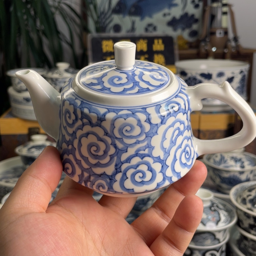 元青花祥云纹壶微瑕