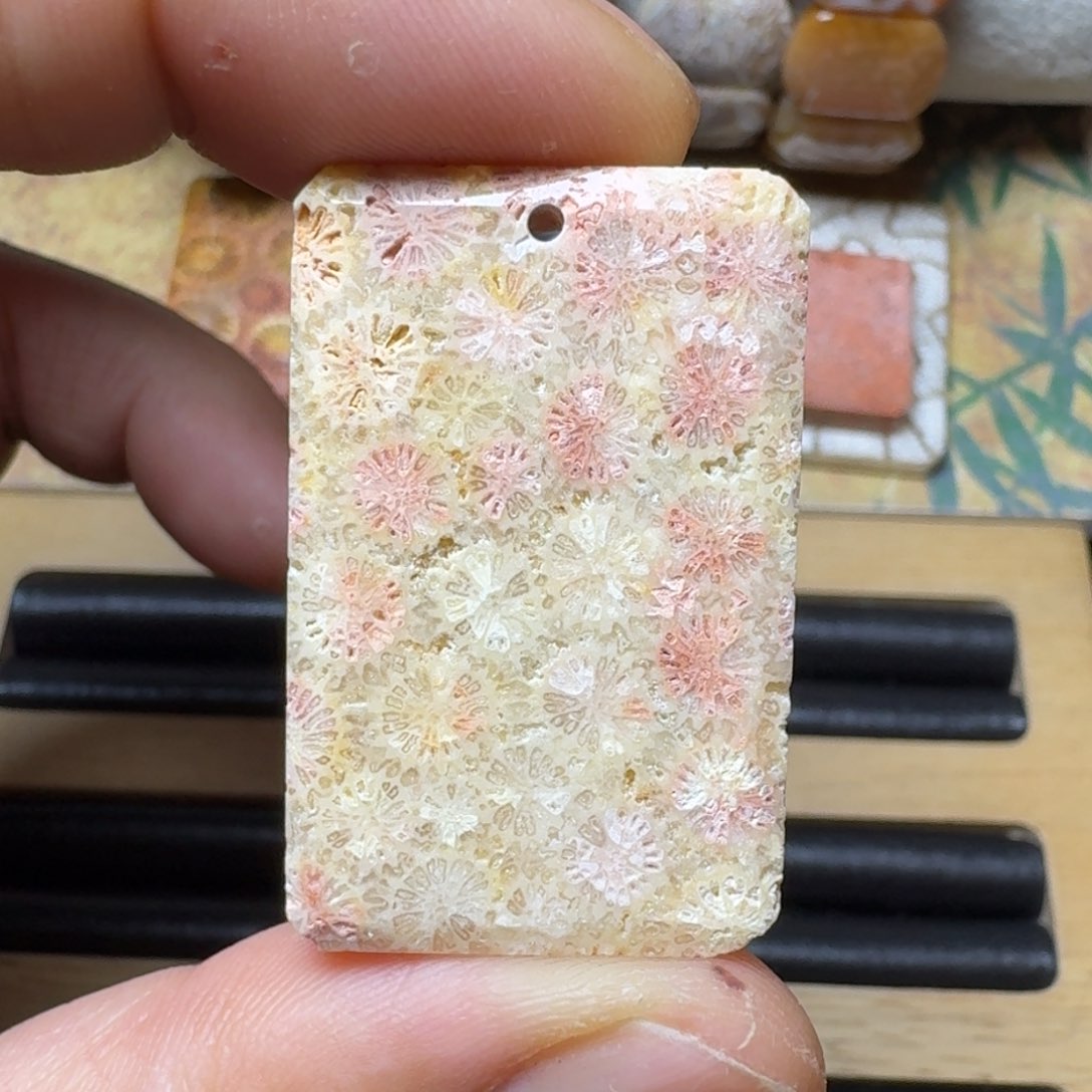 硅化玉手工牌 彩色骨骼花纹未镶嵌