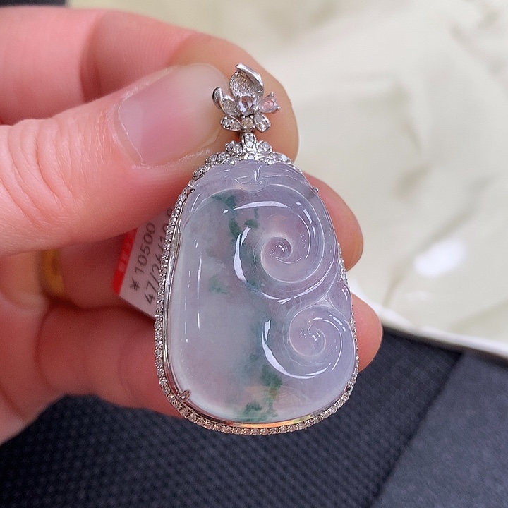 翡翠颈饰18K金镶嵌如意