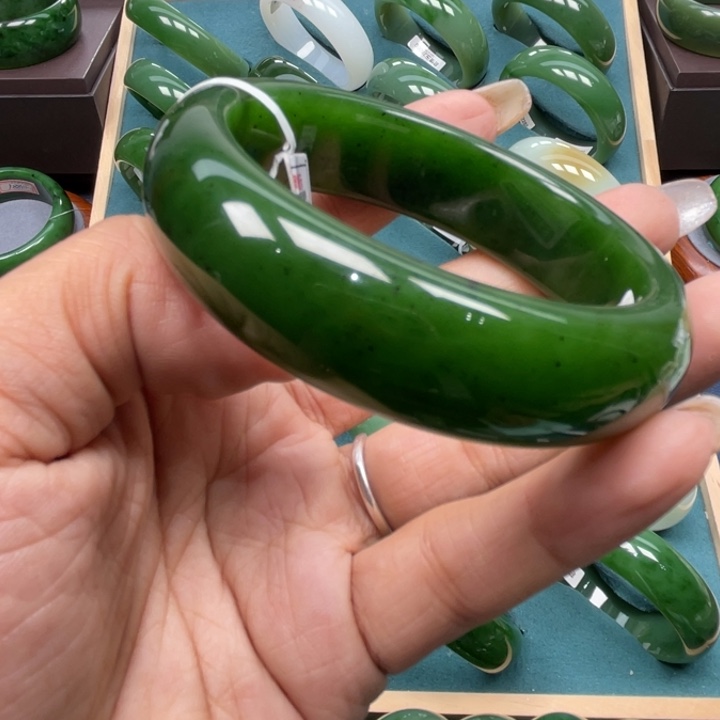 和田玉（碧玉）未镶嵌手镯