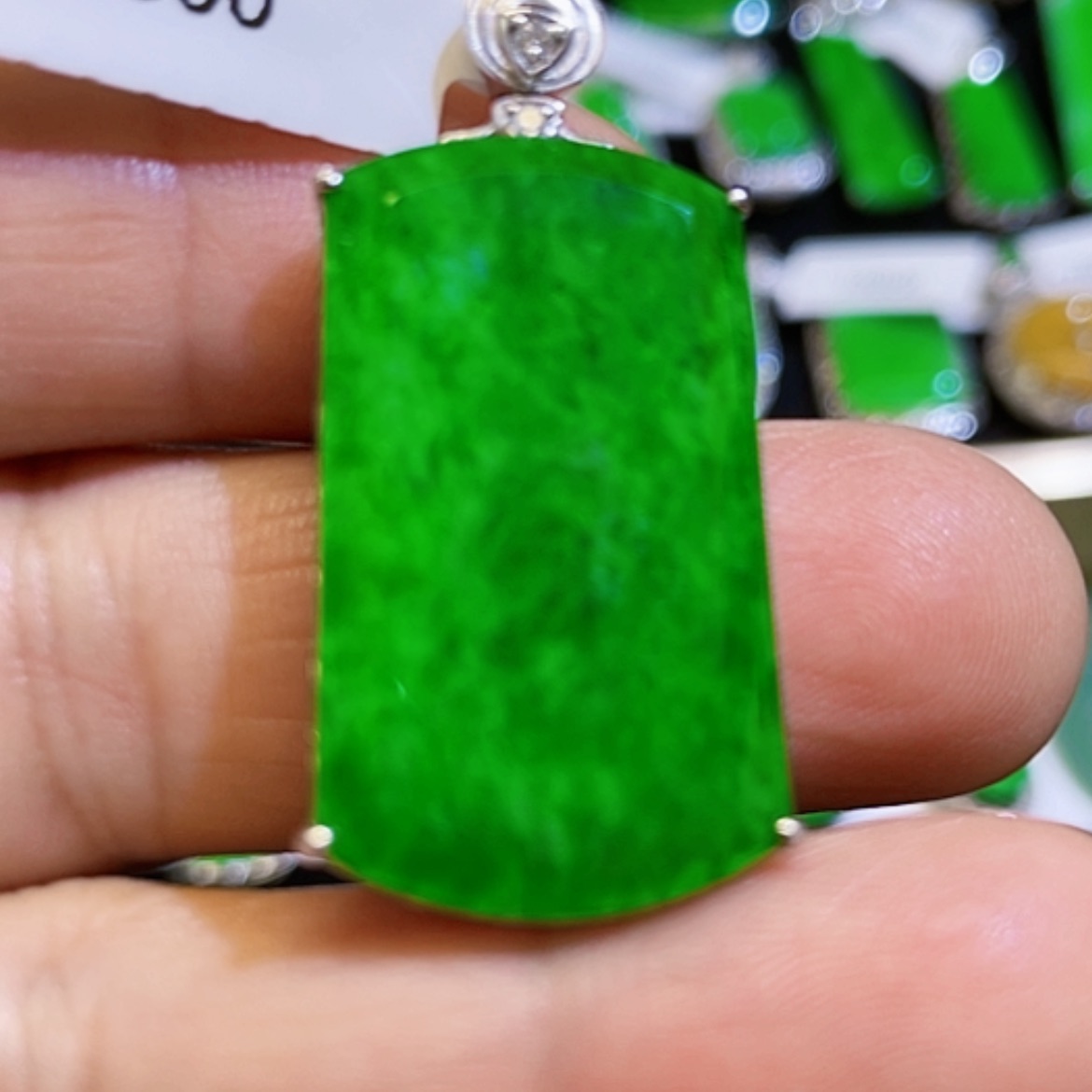 【闪购商品】翡翠吊坠(不含链)未镶嵌天然翡翠无事牌