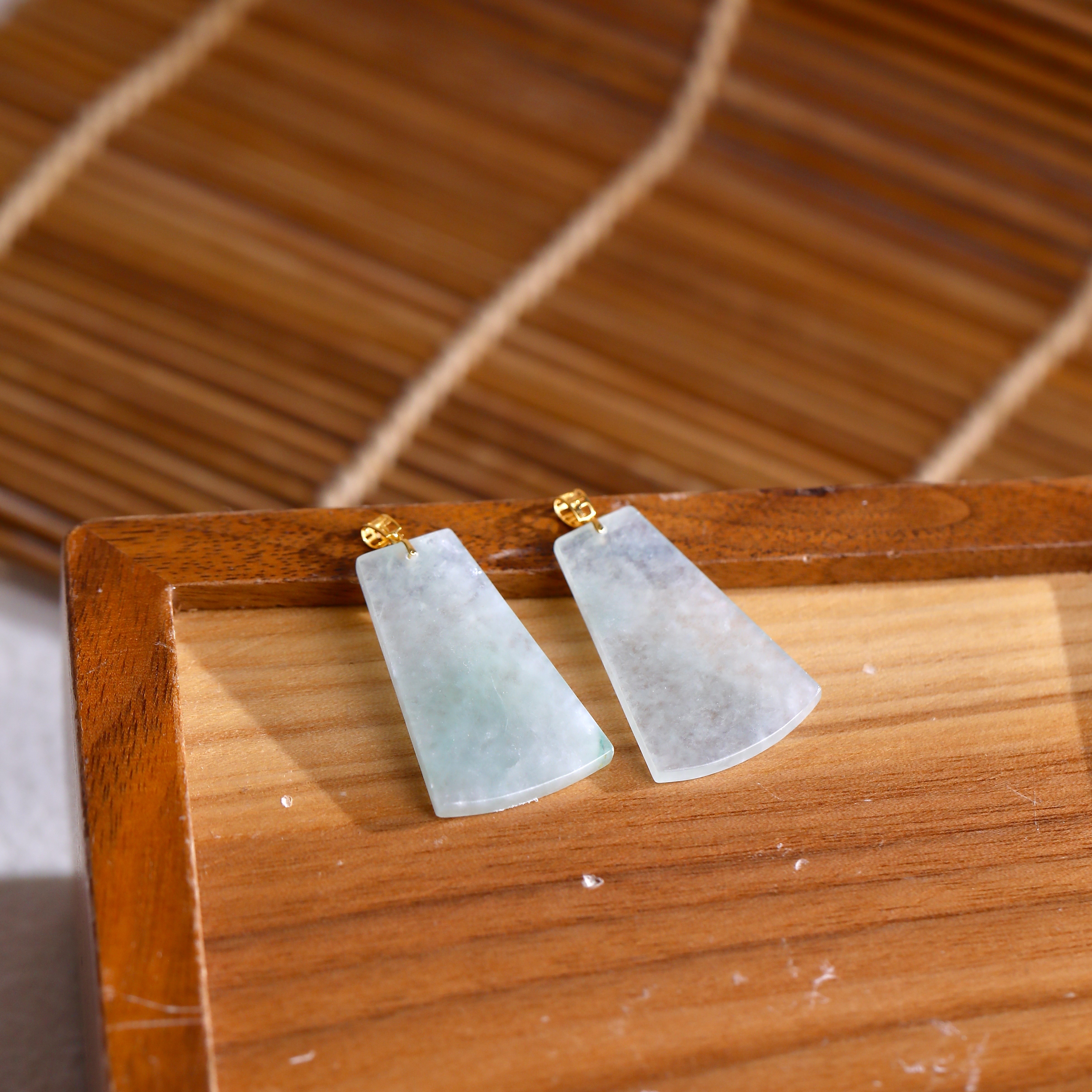 天然A货翡翠无事牌18K金扣头吊坠多样性发一