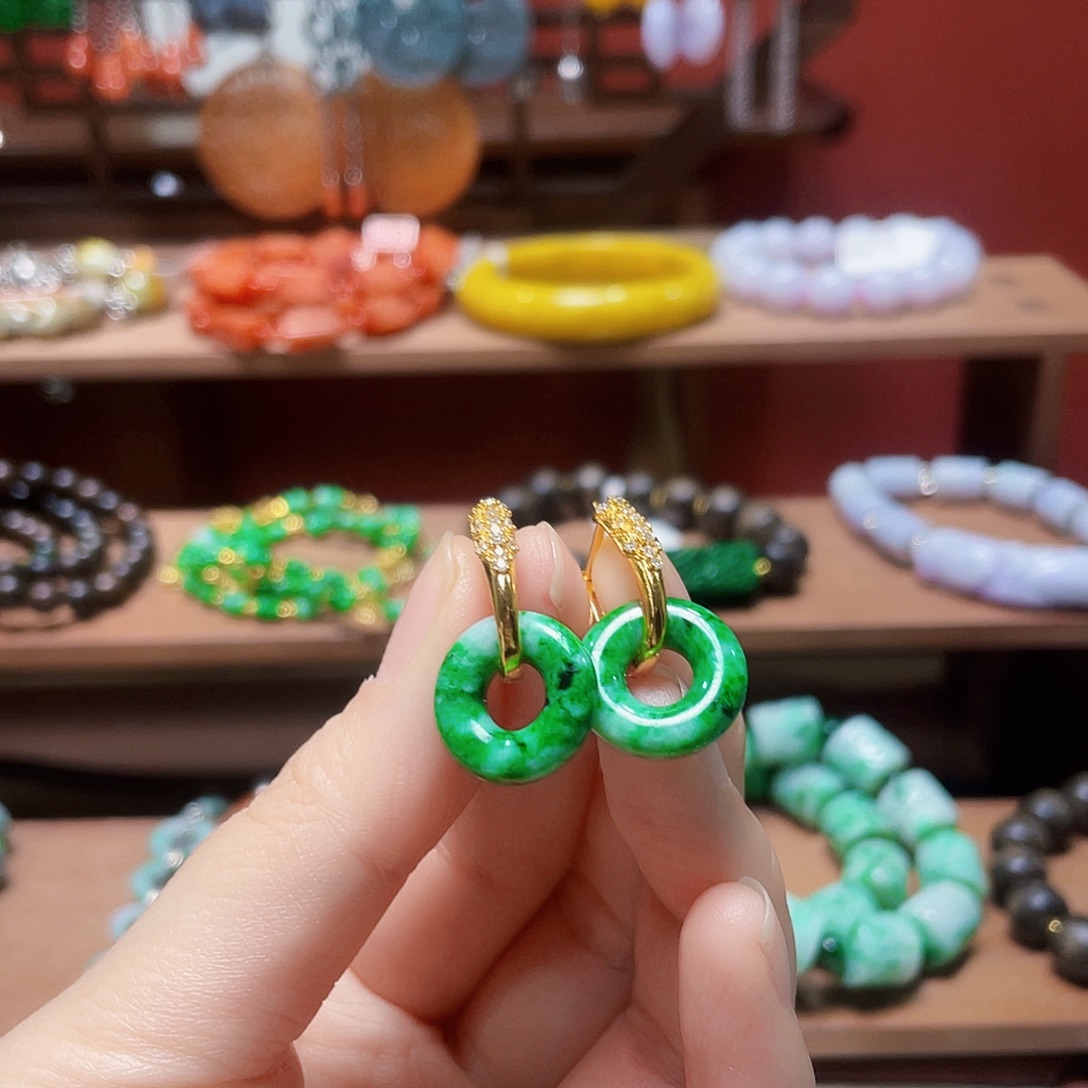 陈***虓翡翠未镶嵌手链饰品