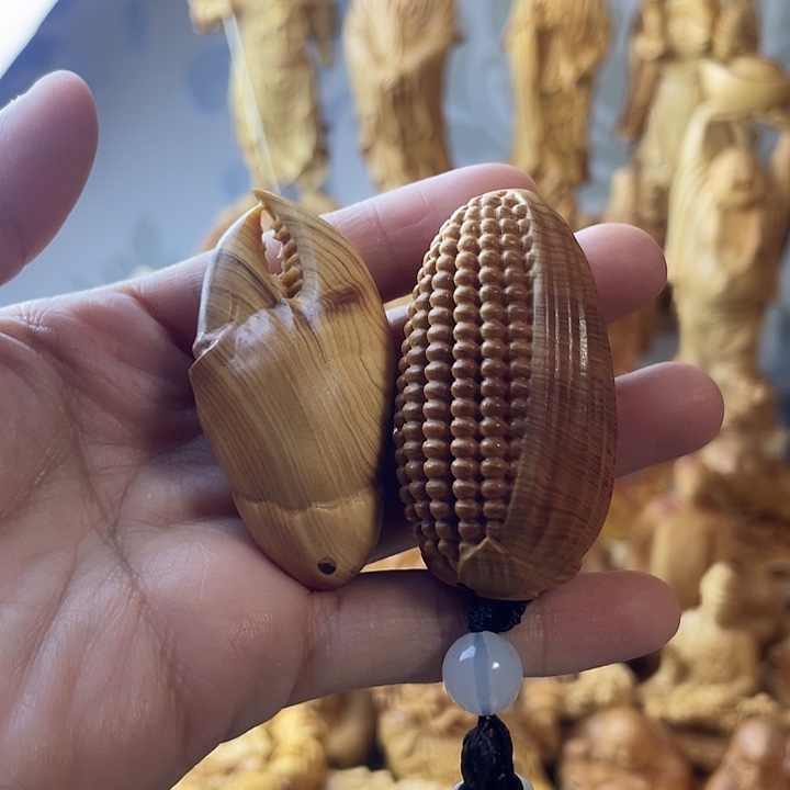 柏木（崖柏）崖柏手中有米金玉满堂