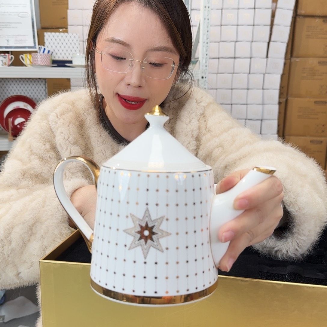 骨瓷高骨茶壶一个