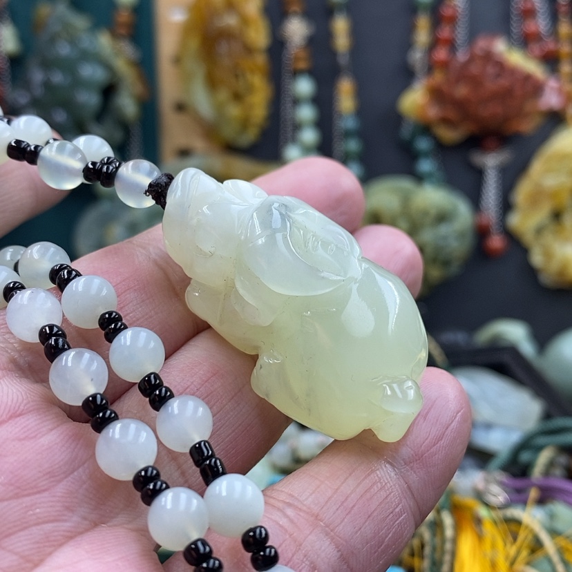 【闪购商品】未镶嵌蛇纹石玉吊坠，手工雕刻