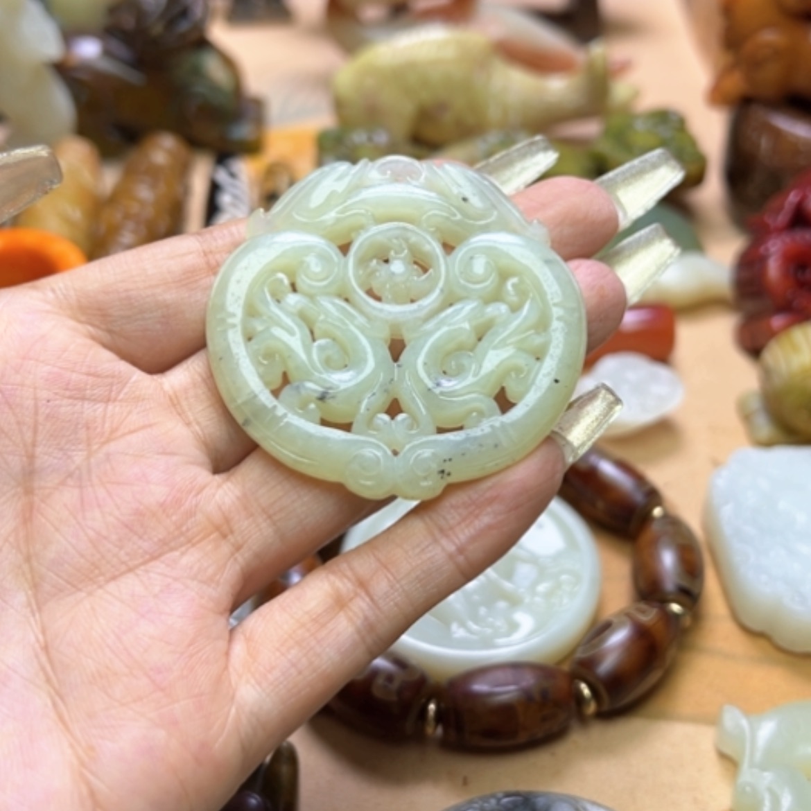 【闪购商品】蛇纹石玉颈饰未镶嵌