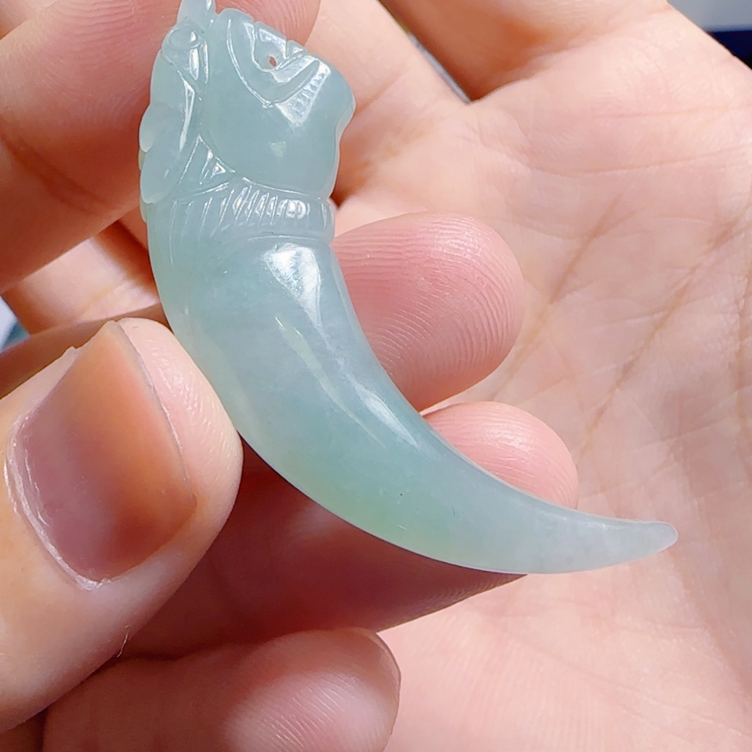 翡翠未镶嵌颈饰龙牙