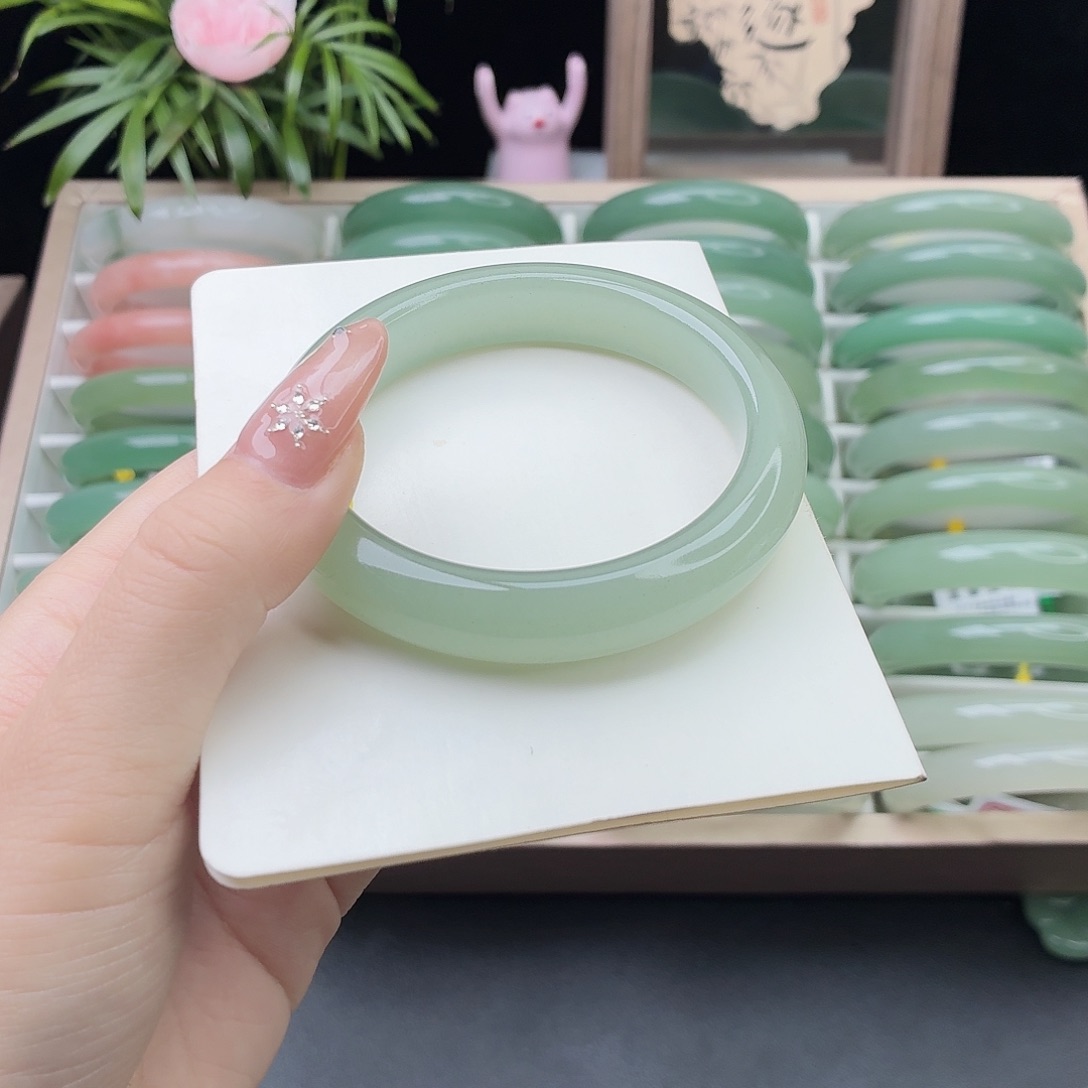 石英质玉未镶嵌手镯58