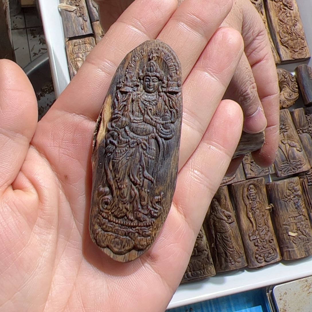 沉香吊坠绿棋度母15.5克