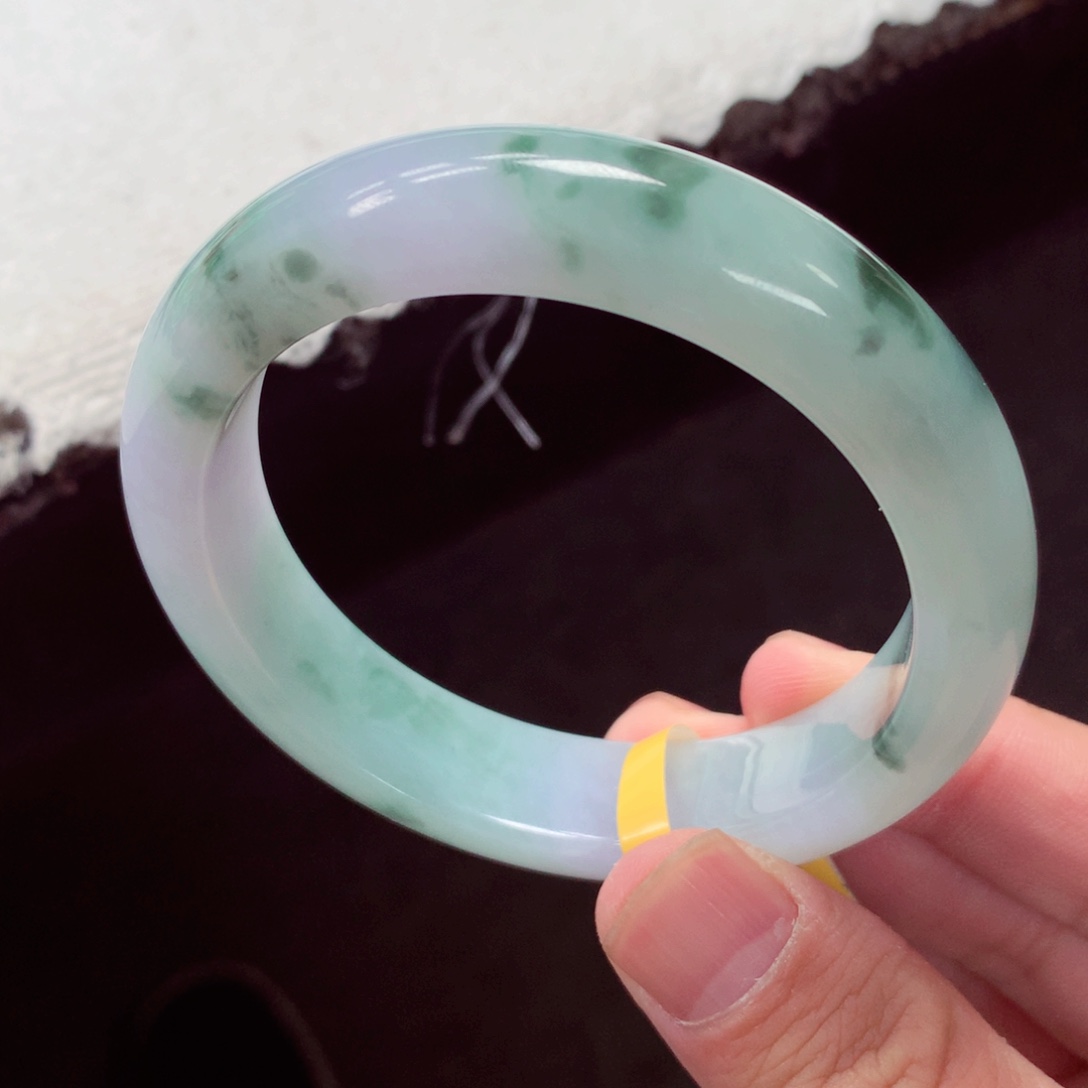 翡翠手镯未镶嵌缅甸