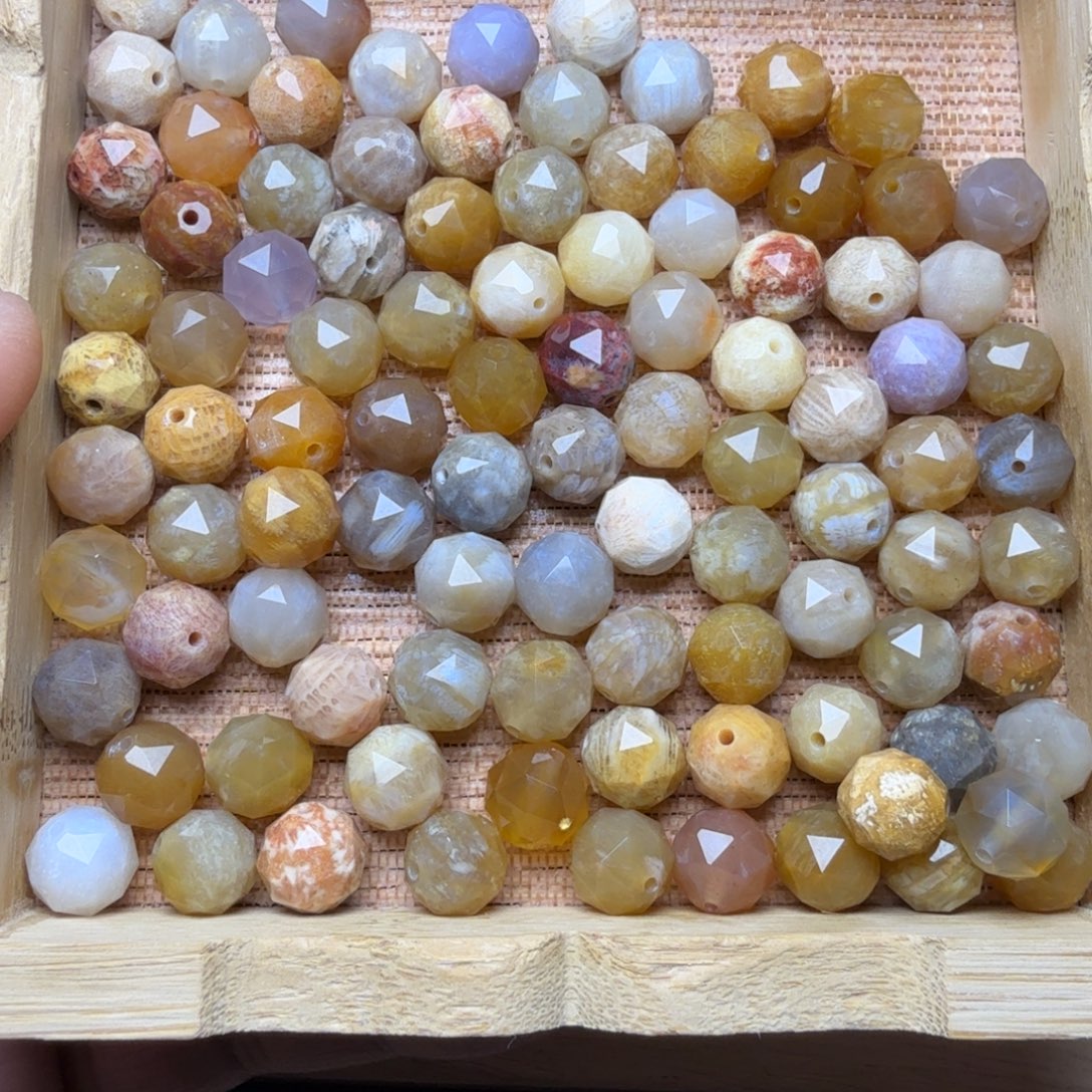 硅化玉未镶嵌纯天然色有机玉石保真色上新切面珠100克，170