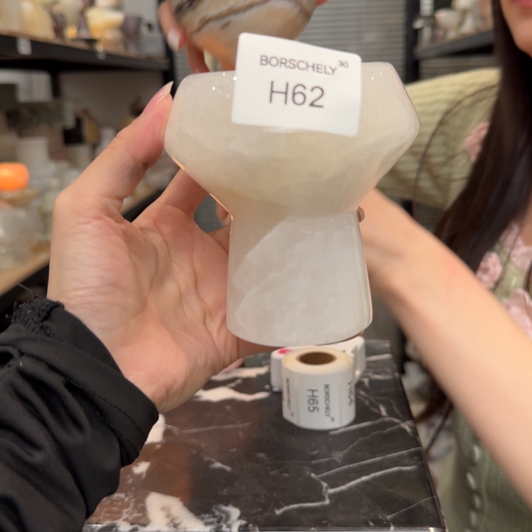 H62。  钱。            