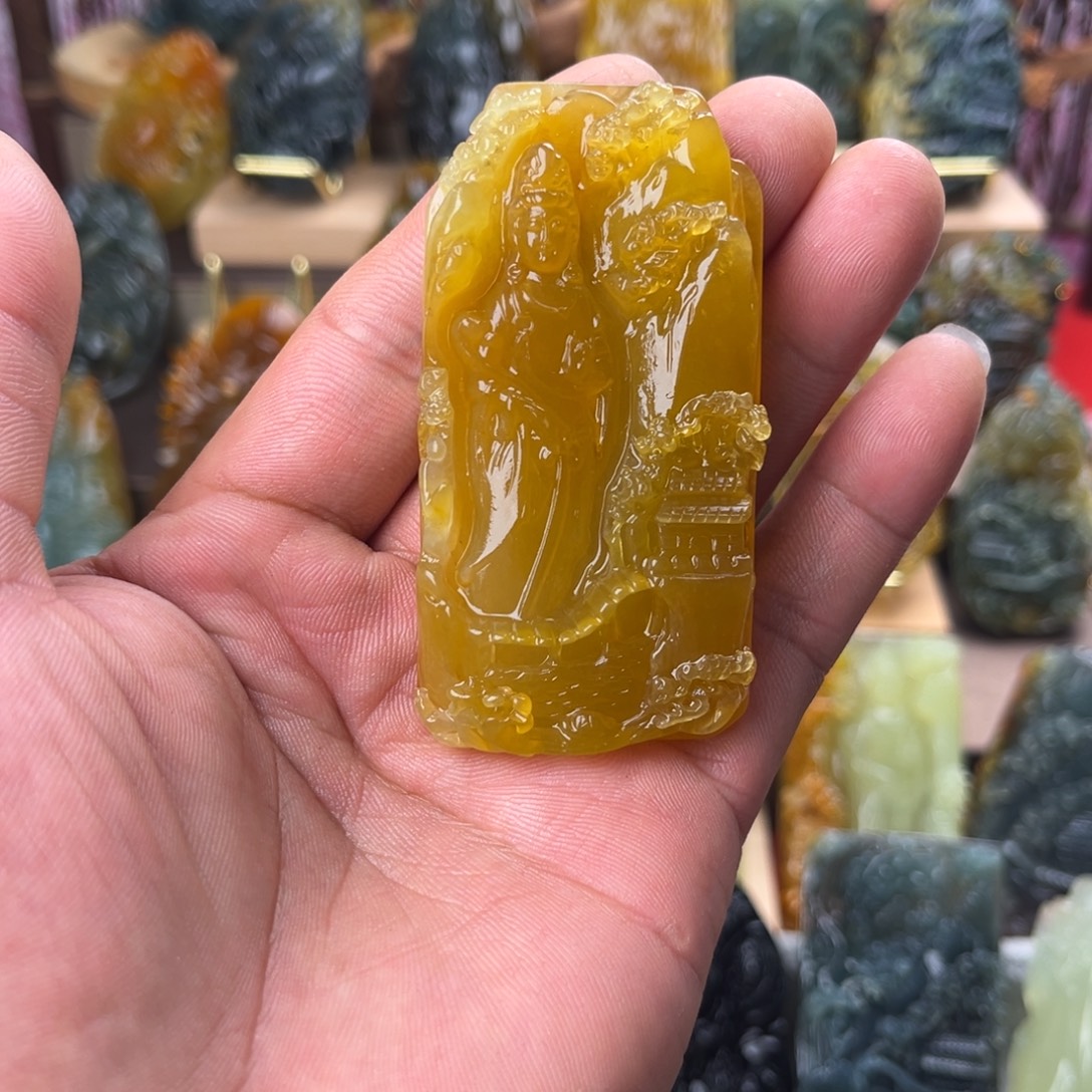 大***牛未镶嵌蛇纹石玉颈饰