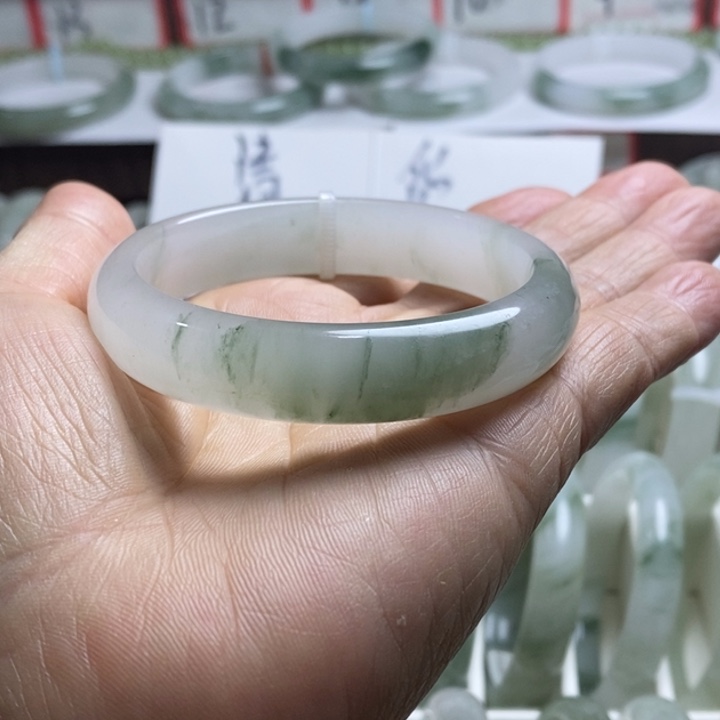 石英岩玉未镶嵌手镯