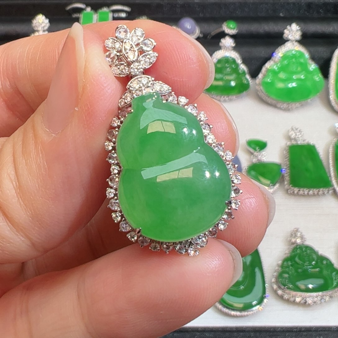 翡翠吊坠(不含链)18K金镶嵌得****丁