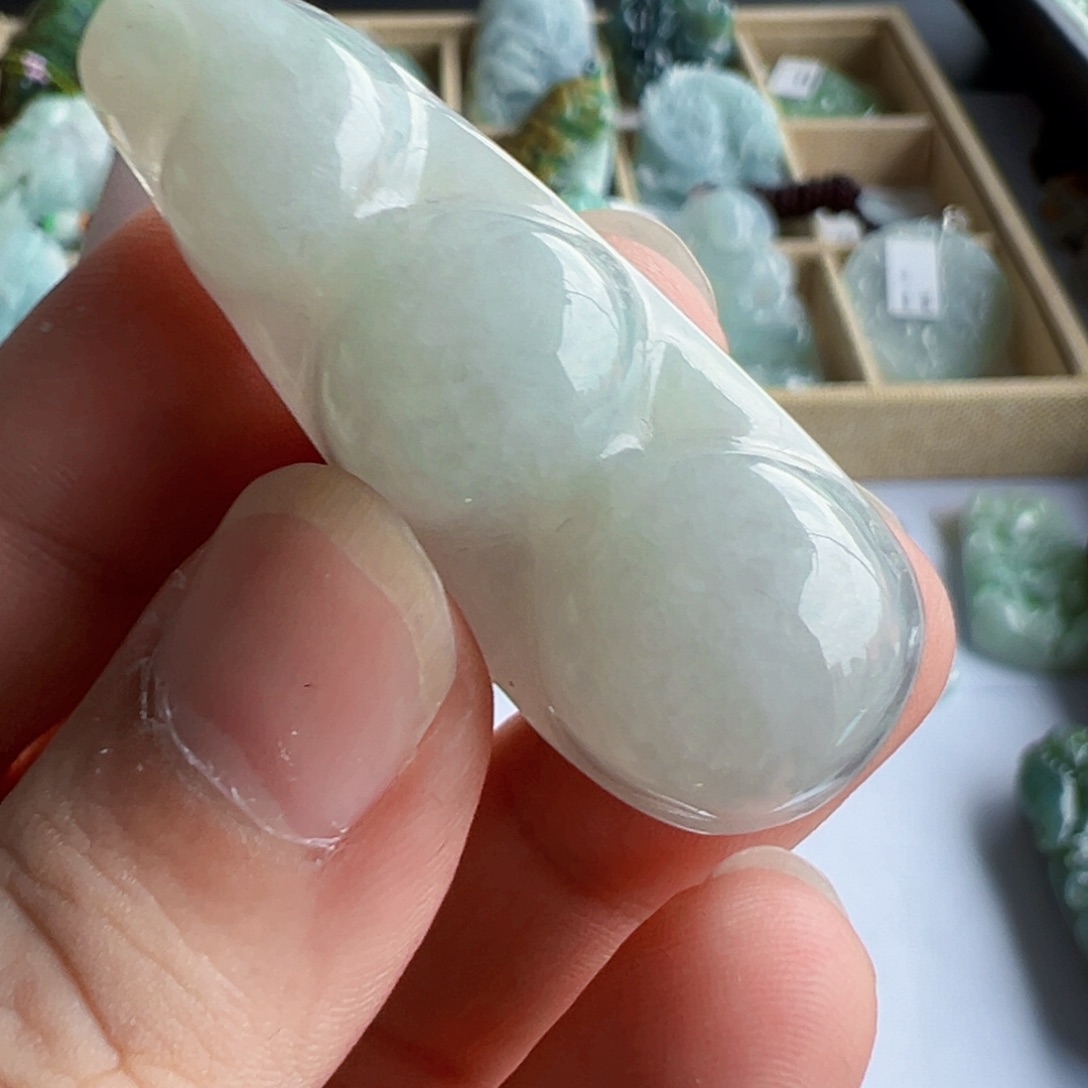 翡翠未镶嵌颈饰豆子