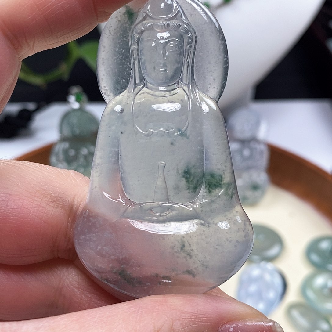 翡翠颈饰未镶嵌高冰飘花观音如