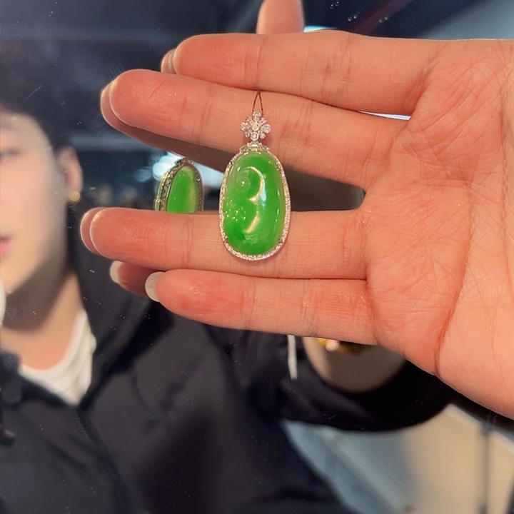 翡翠颈饰18K金镶嵌美***子如意