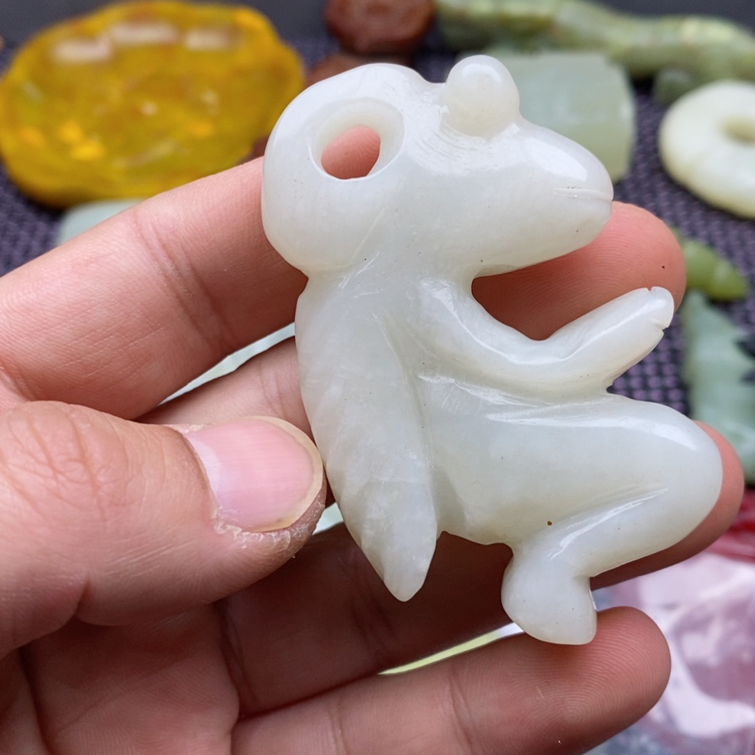 蛇纹石玉颈饰未镶嵌