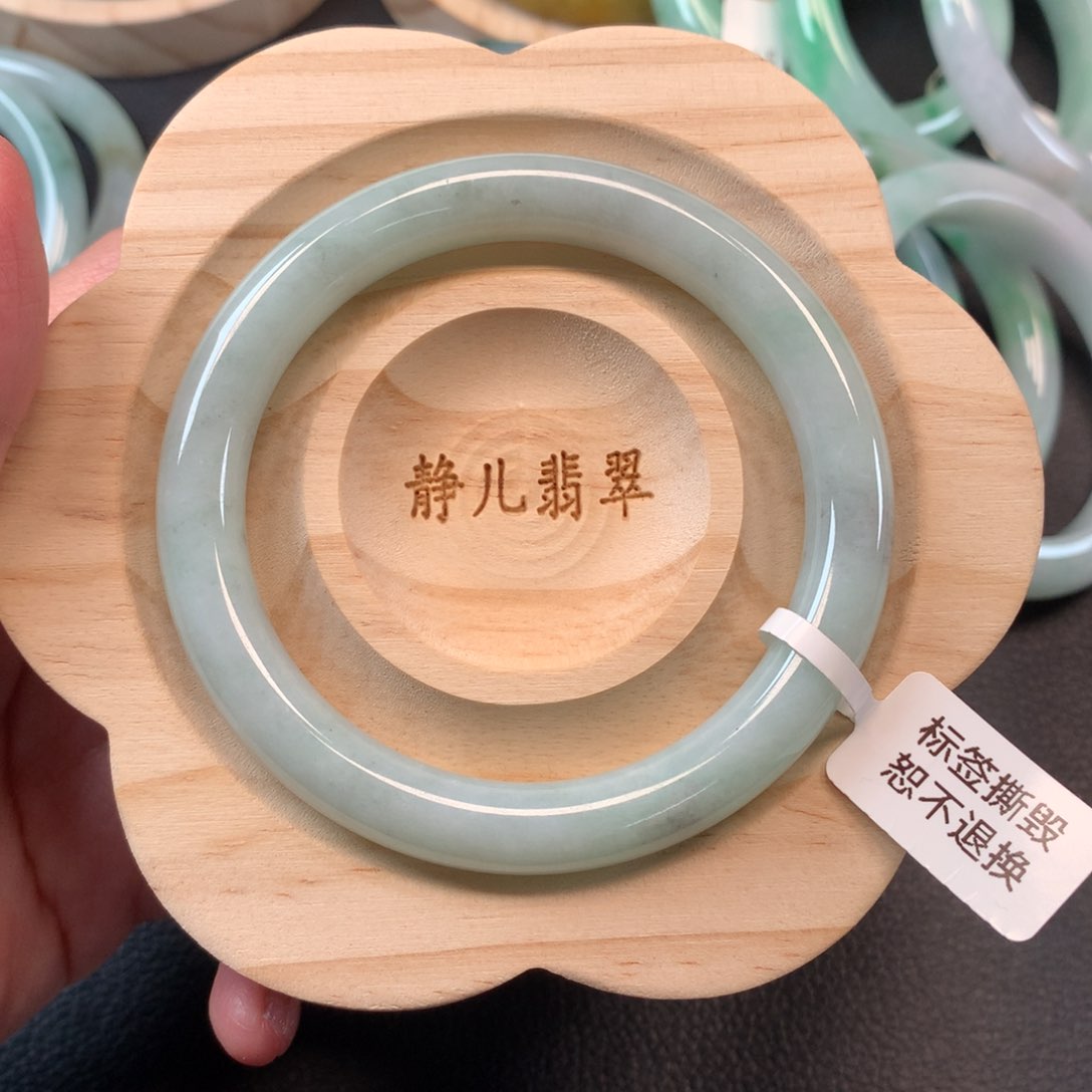 翡翠手镯未镶嵌57圈口