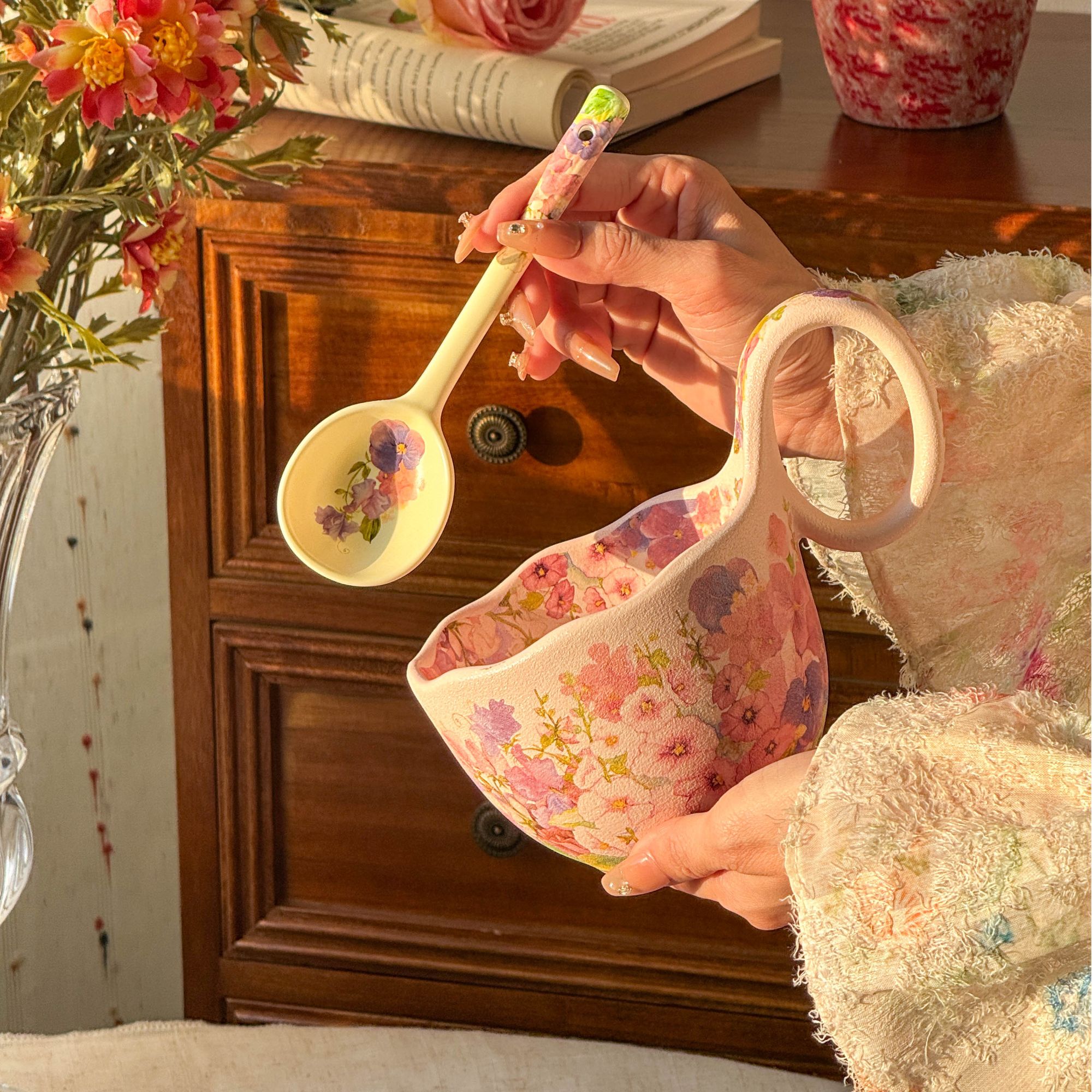 《华典》繁华似锦粉—450ml珠光磨砂釉中彩可爱陶瓷精致曲把杯创意