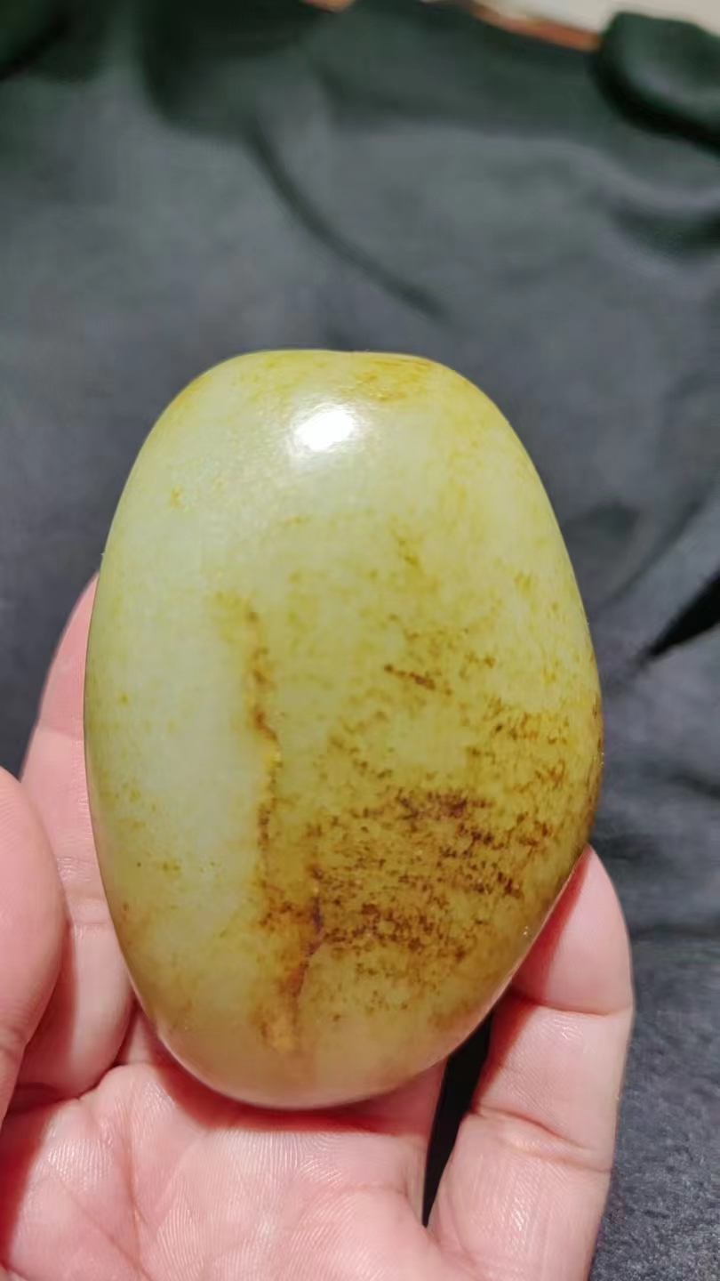 和田玉籽料秋梨皮原石手把件