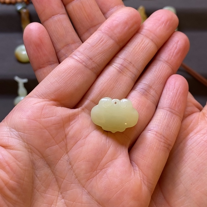 栀***花和田玉未镶嵌颈饰