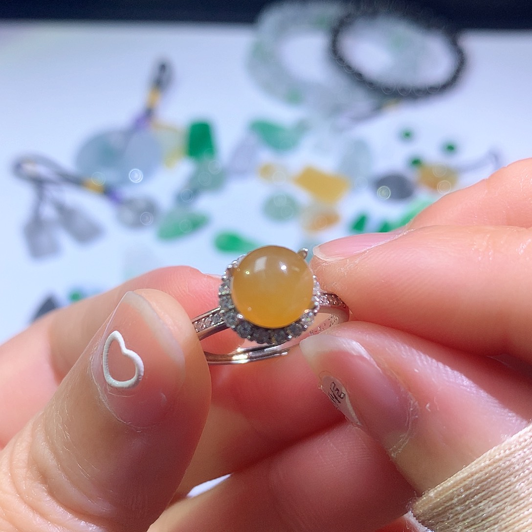 翡翠颈饰未镶嵌蛋